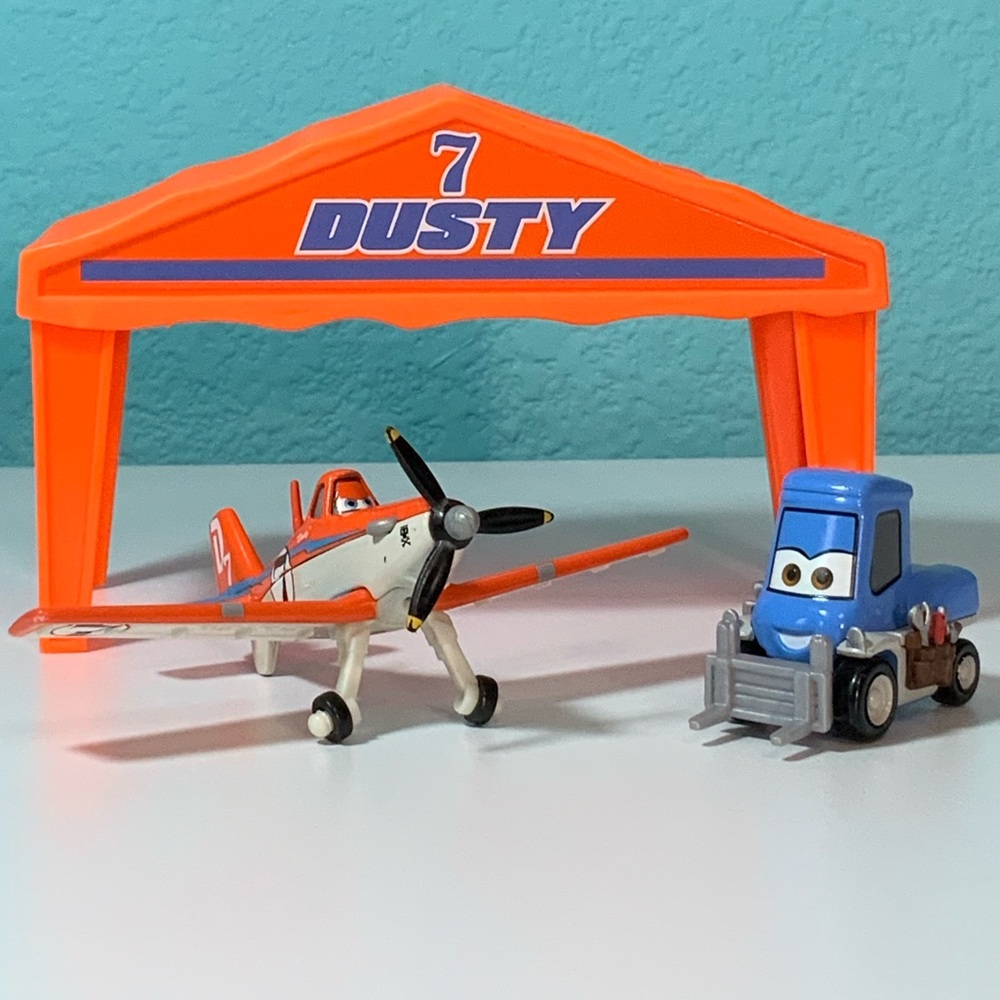 Disney Planes Dusty Crophopper Pit Row Gift Pack